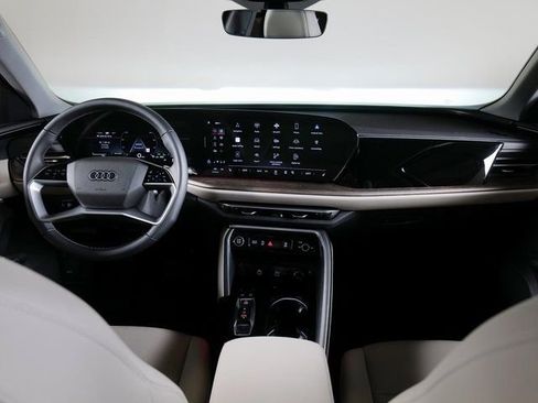 Used 2025 Audi Q5 Premium w/ Premium Plus AWD/4WD image 9