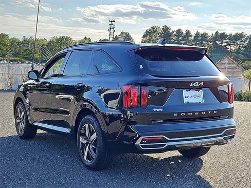 Certified 2022 Kia Sorento S w/ Panoramic Sunroof Package image 5