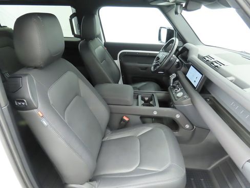 Certified 2023 Land Rover Defender 90 X-Dynamic SE image 19