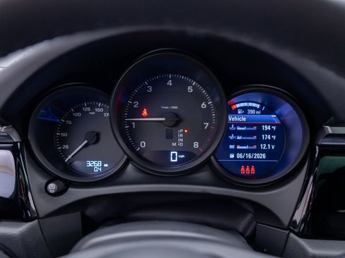 Certified 2026 Porsche Macan AWD/4WD image 13