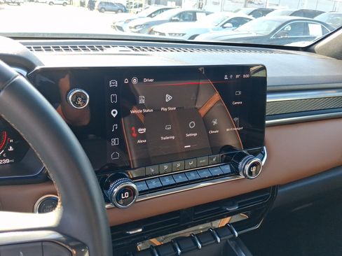 Used 2025 GMC Canyon AT4 AWD/4WD image 19
