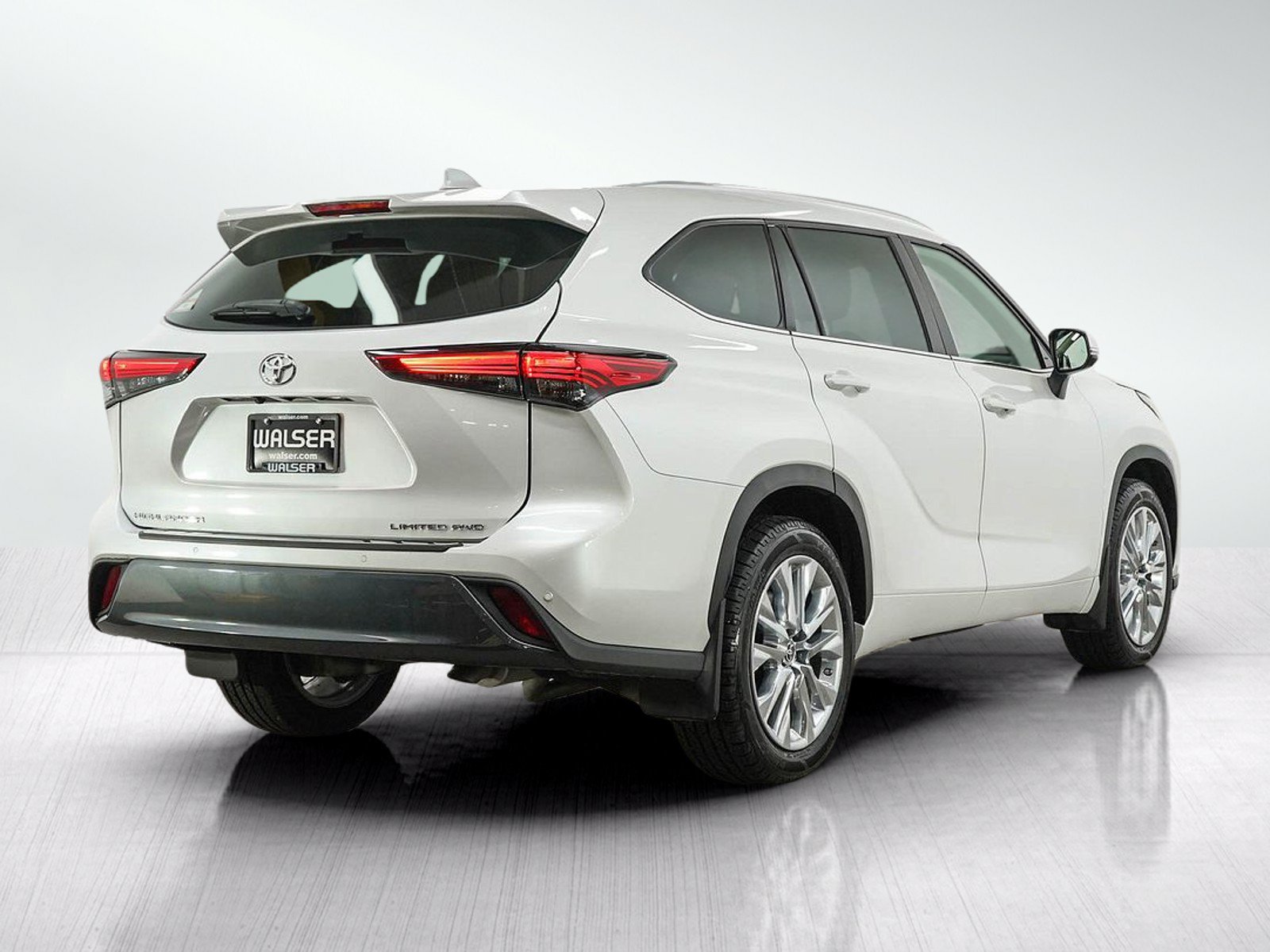 Used 2023 Toyota Highlander Limited AWD/4WD image 5
