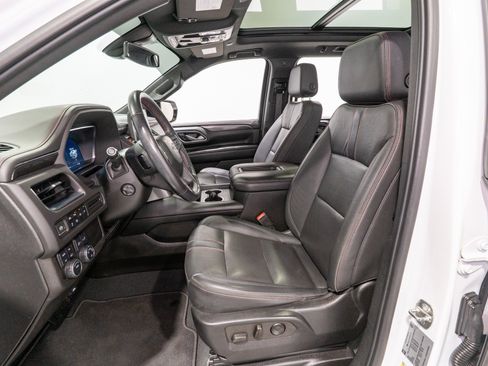 Used 2022 Chevrolet Suburban RST w/ Luxury Package AWD/4WD image 15