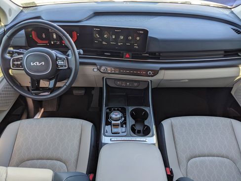 Certified 2025 Kia Carnival EX image 13