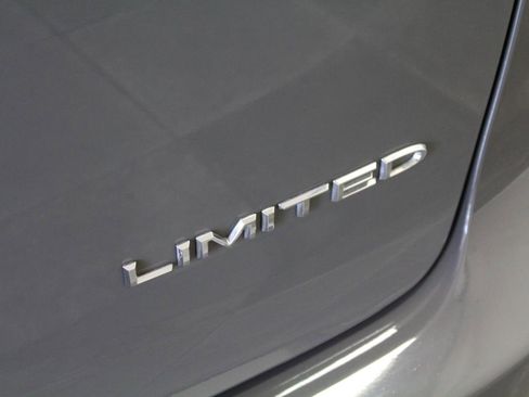 Used 2022 Chrysler Pacifica Limited image 37