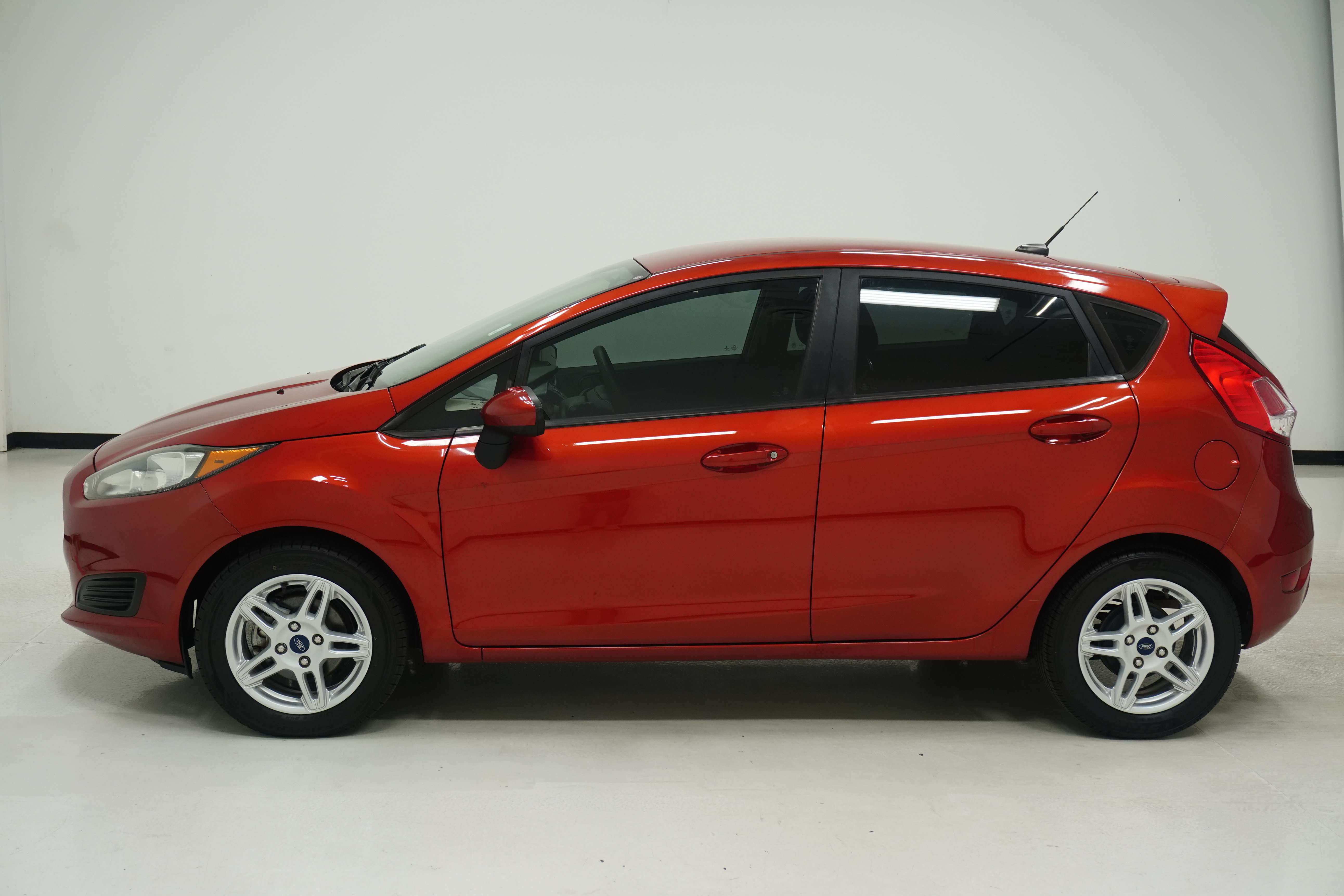 Used 2019 Ford Fiesta SE FWD image 4