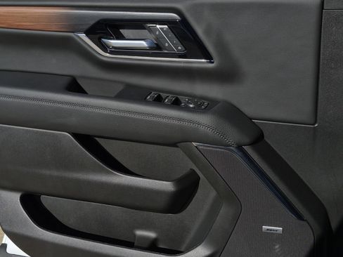 Used 2025 GMC Yukon XL Denali w/ Denali Reserve Package image 27