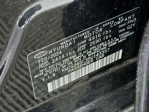 Used 2024 Genesis G70 2.5T image 12