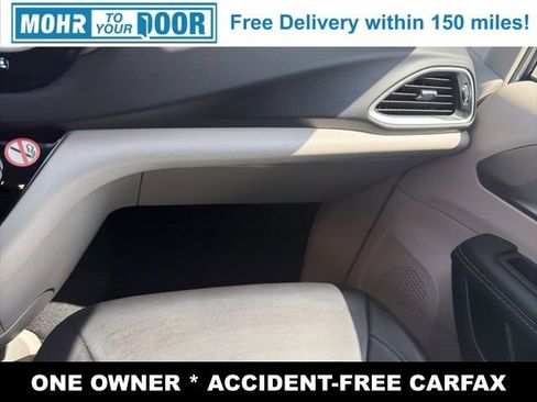 Used 2023 Chrysler Pacifica Touring-L image 25