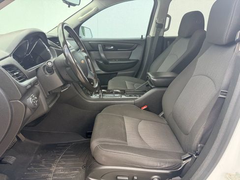 Used 2017 Chevrolet Traverse LT w/ Style and Technology Package FWD image 12