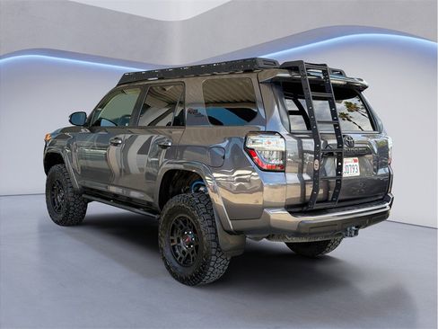 Used 2018 Toyota 4Runner TRD Off-Road Premium w/ Convenience Package AWD/4WD image 4