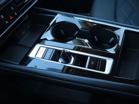 Used 2024 Volkswagen Atlas SE image 19