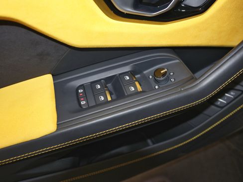 Used 2022 Lamborghini Urus image 29