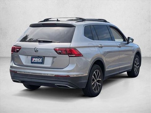 Used 2021 Volkswagen Tiguan SE w/ Panoramic Sunroof Package FWD image 5