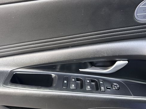 Used 2023 Hyundai Elantra Limited FWD image 11