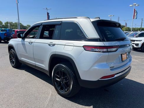 Certified 2025 Jeep Grand Cherokee Laredo X w/ Luxury Tech Group I AWD/4WD image 5