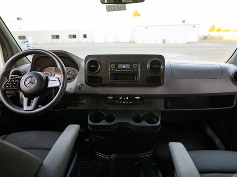 Used 2021 Mercedes-Benz Sprinter 3500 image 43