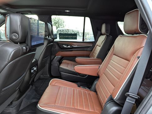 Used 2023 GMC Yukon Denali Ultimate w/ LPO, Floor Liner Package AWD/4WD image 18