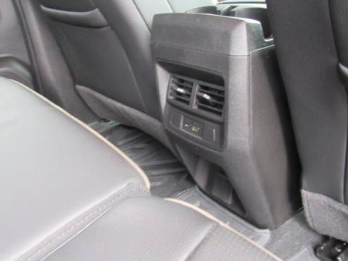 Certified 2025 GMC Canyon Denali AWD/4WD image 11