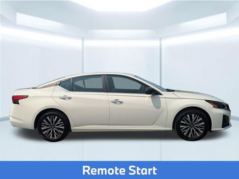 Used 2025 Nissan Altima 2.5 SV FWD image 8