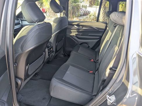 Used 2025 Jeep Grand Cherokee Laredo X RWD image 14