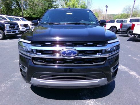 Used 2024 Ford Expedition Limited AWD/4WD image 3