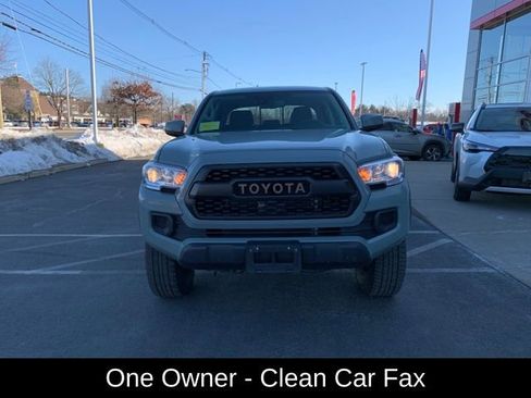 Used 2022 Toyota Tacoma SR5 w/ Trail Edition image 9