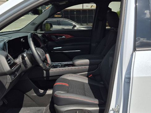 Used 2026 Chevrolet Traverse RS w/ LPO, Floor Liner Package AWD/4WD image 4