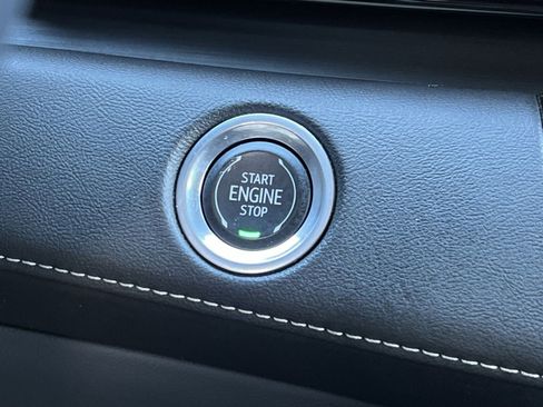 Used 2023 Cadillac Escalade ESV Premium Luxury image 32