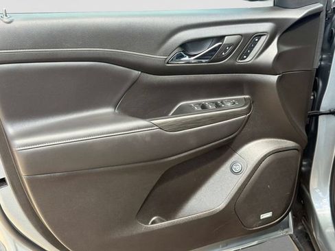 Used 2023 GMC Acadia SLT w/ Preferred Package FWD image 20