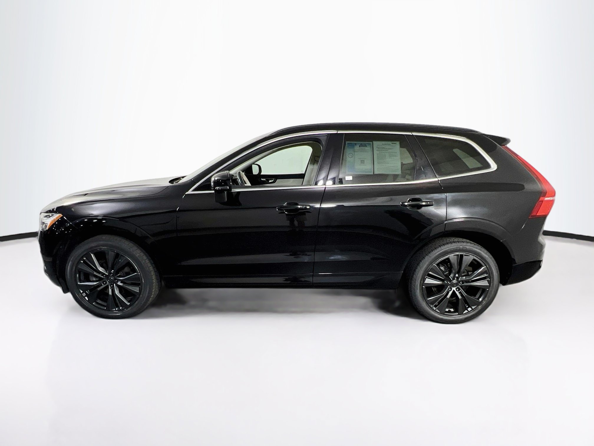 Used 2022 Volvo XC60 B5 Momentum w/ Climate Package AWD/4WD image 8
