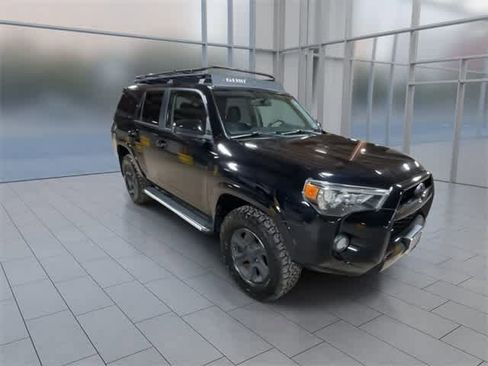 Used 2018 Toyota 4Runner SR5 image 3