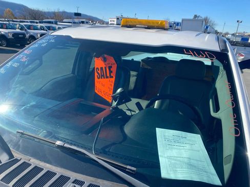 Used 2017 Ford F250 XL w/ Power Equipment Group image 4