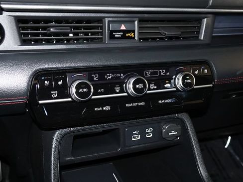 Used 2025 Honda Pilot Black Edition image 24
