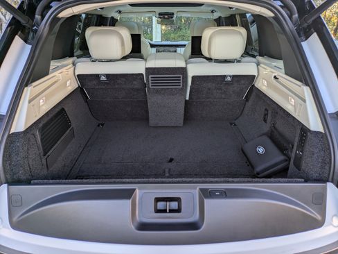 Used 2025 Land Rover Range Rover SV image 13