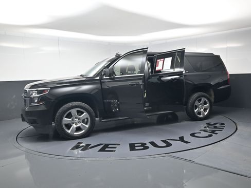 Used 2017 Chevrolet Suburban LT image 21