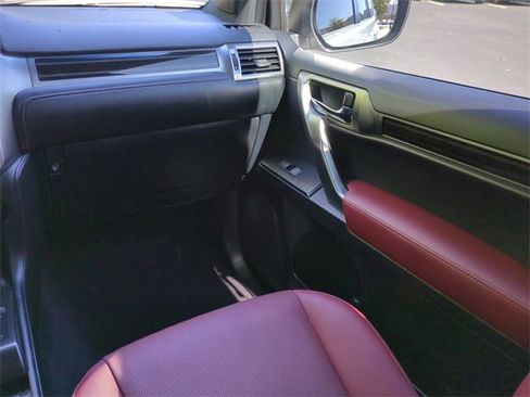 Used 2023 Lexus GX 460 Premium image 16