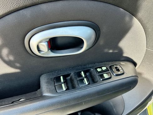 Used 2014 Kia Soul + image 19
