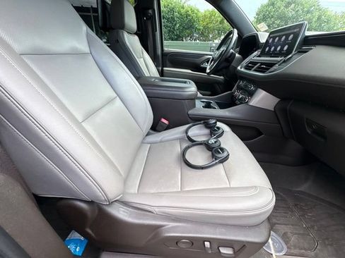 Used 2021 GMC Yukon XL SLT w/ SLT Premium Package AWD/4WD image 4