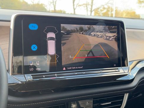 Used 2025 Volkswagen Atlas SE image 18