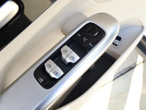 Certified 2025 Mercedes-Benz GLC 300 image 28