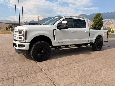 Used 2025 Ford F250 Lariat AWD/4WD image 2