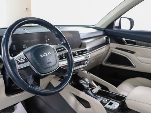 Used 2024 Kia Telluride EX w/ EX Captain's Chair Package image 23