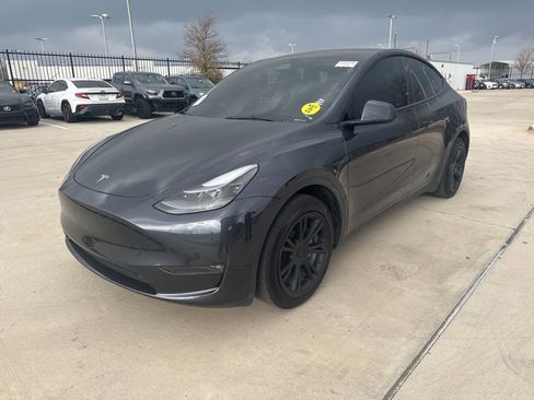 Used 2024 Tesla Model Y Long Range image 2