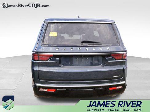 Used 2024 Jeep Wagoneer Series III AWD/4WD image 19