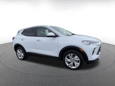 Used 2025 Buick Encore GX Preferred AWD/4WD image 2