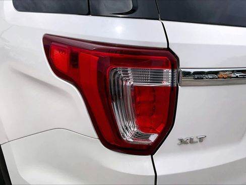 Used 2019 Ford Explorer XLT w/ Equipment Group 202A FWD image 28