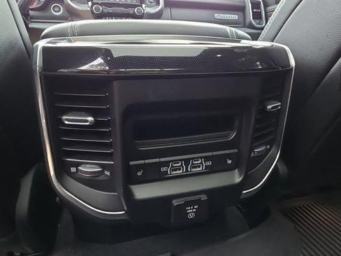 Used 2022 RAM 1500 Laramie AWD/4WD image 18