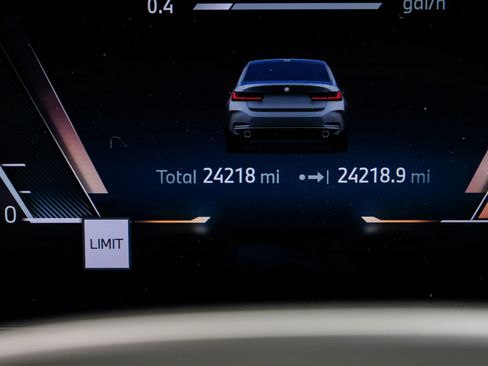 Used 2025 BMW 330i Sedan w/ Convenience Package image 24