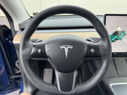 Used 2021 Tesla Model Y Long Range image 9